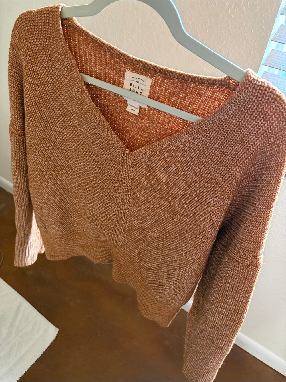 Billabong Chunky V-Neck Sweater in Burnt  Orange Size Large
